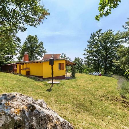 Vacation Home Latini Hum Bagian luar foto