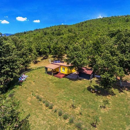 Vacation Home Latini Hum Bagian luar foto
