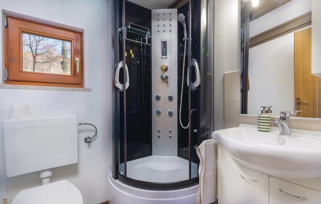 Vacation Home Latini Hum Bagian luar foto