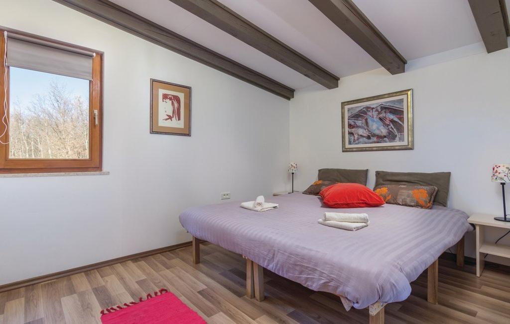 Vacation Home Latini Hum Bagian luar foto