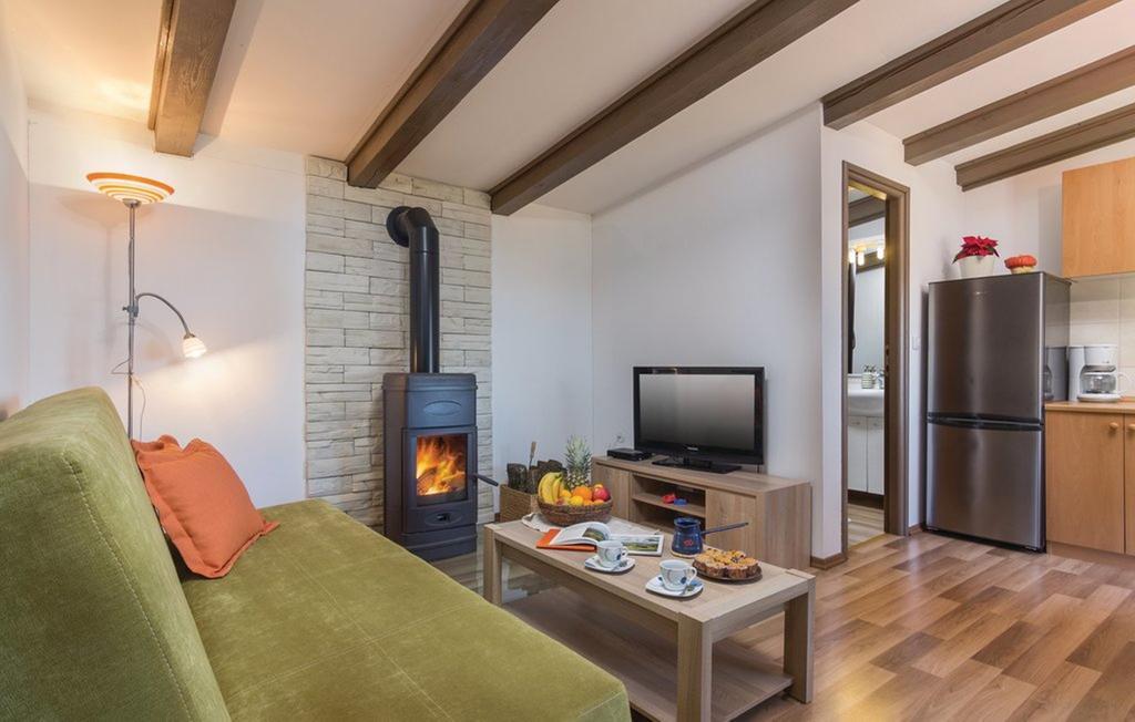 Vacation Home Latini Hum Bagian luar foto