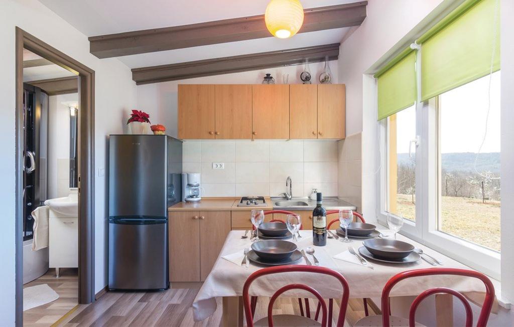 Vacation Home Latini Hum Bagian luar foto