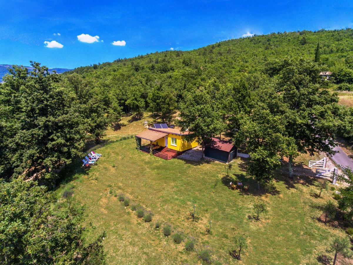Vacation Home Latini Hum Bagian luar foto
