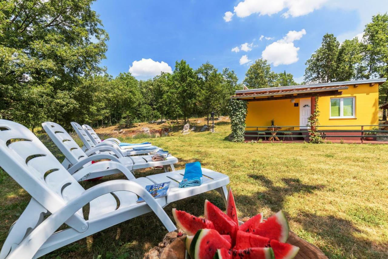 Vacation Home Latini Hum Bagian luar foto