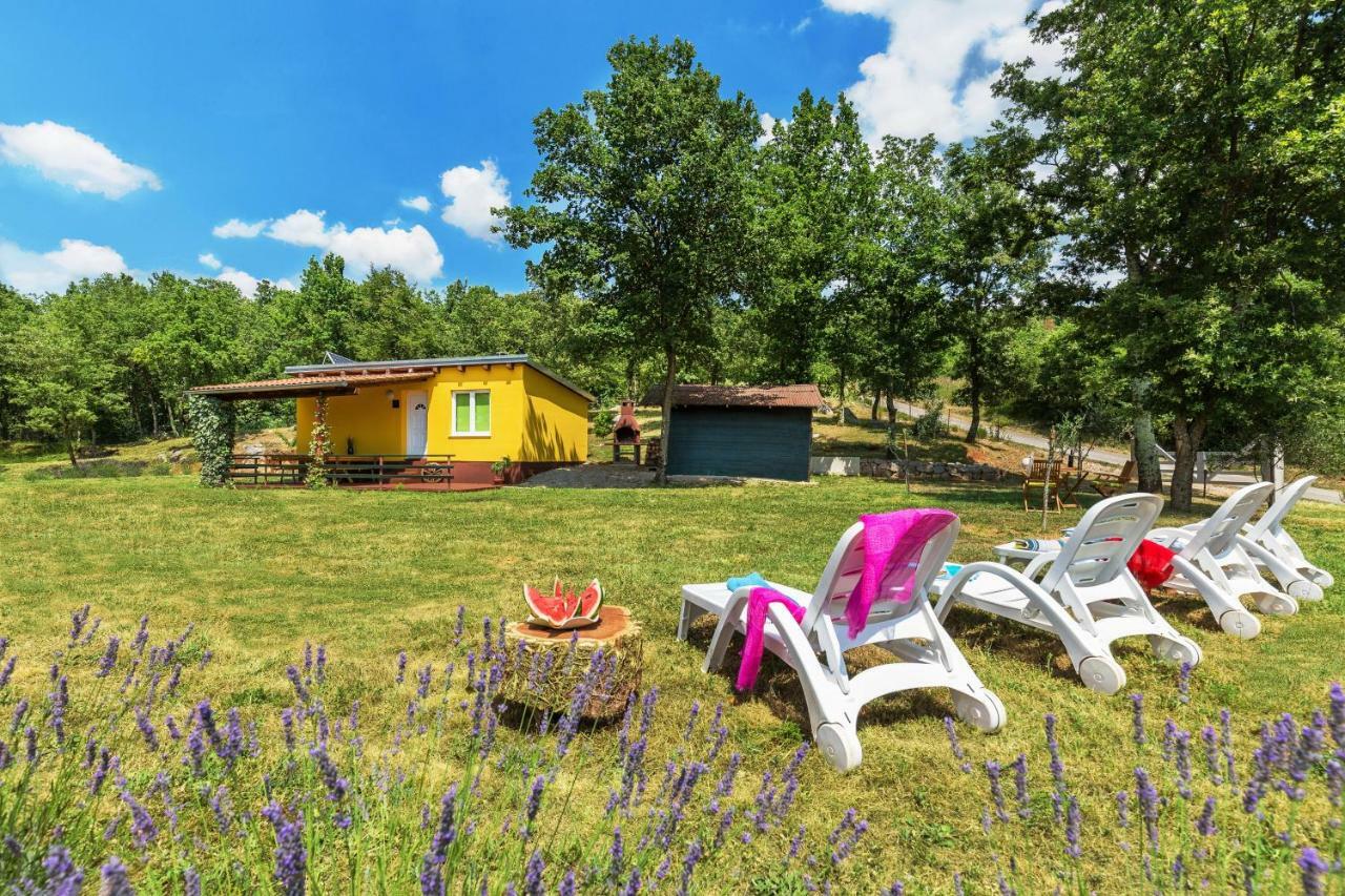 Vacation Home Latini Hum Bagian luar foto