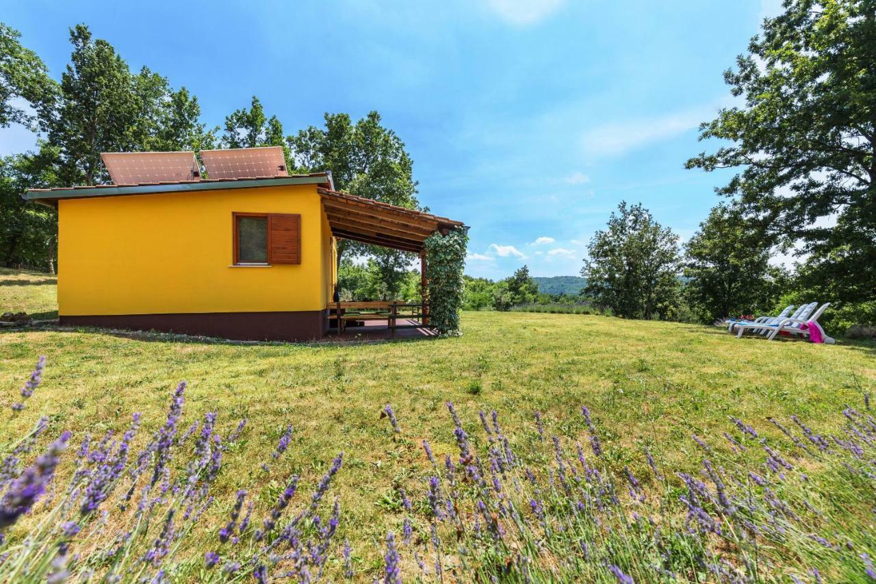 Vacation Home Latini Hum Bagian luar foto