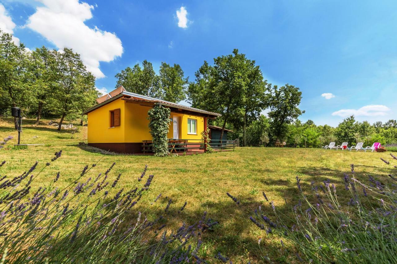 Vacation Home Latini Hum Bagian luar foto