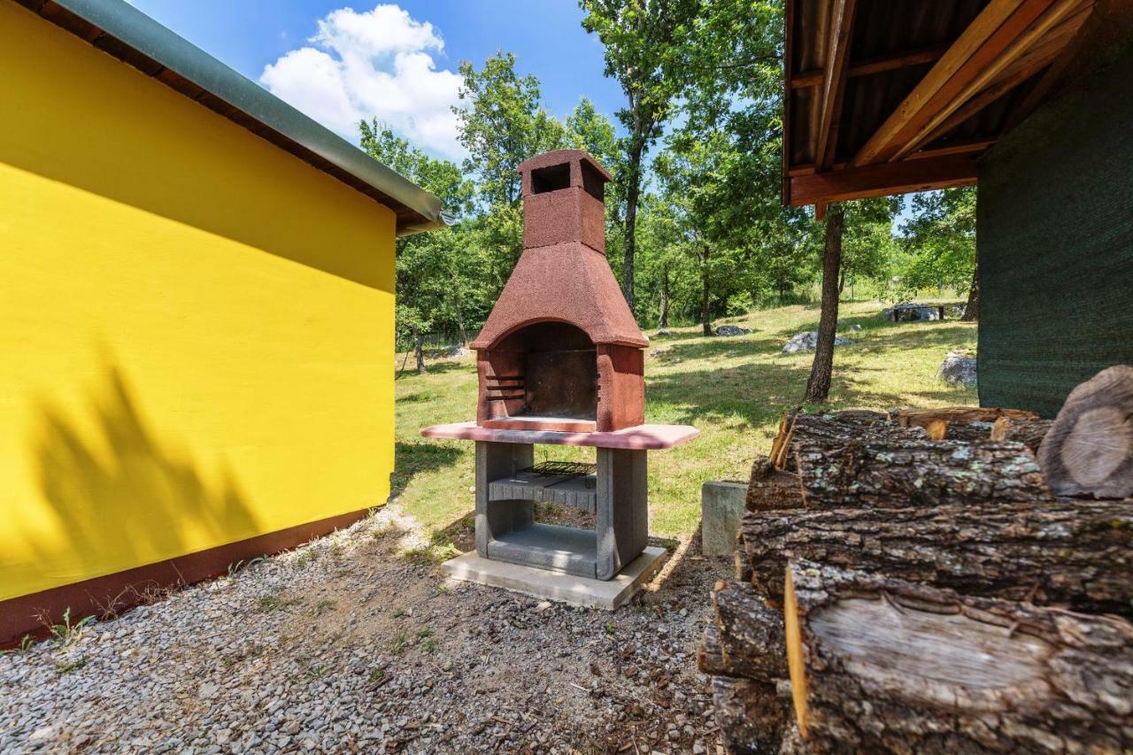 Vacation Home Latini Hum Bagian luar foto